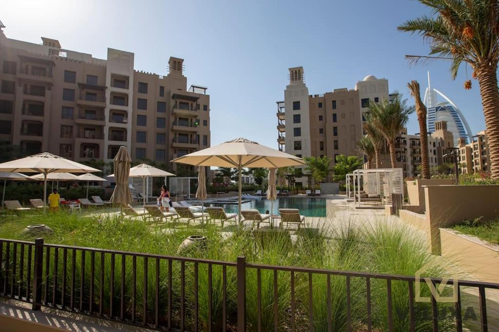 Veluxa - Luxury And Bright 1 Bedroom Apartment, Burj View! Dubai Luaran gambar